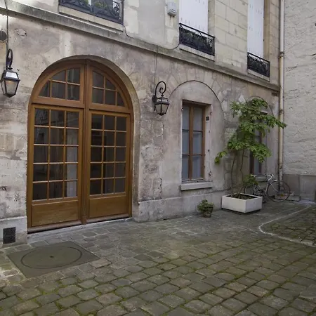 Place Des Vosges Apartment