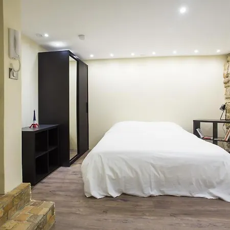 Apartment Place Des Vosges Paris