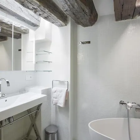 Apartment Place Des Vosges Paris