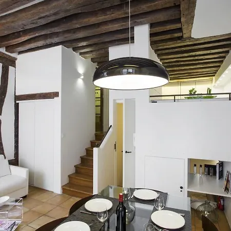 Place Des Vosges Apartment Paris